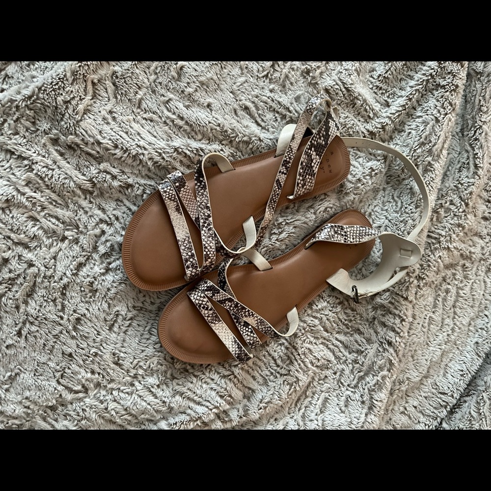 Women’s sandals